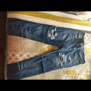 American Eagle Tomgirl jeans distressed